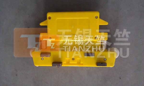 普4極雙集電器.jpg 20111218164023914.jpg